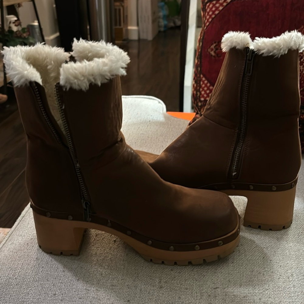 Mia platform boots. Faux fur inside. Size 9.